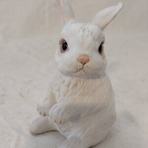 Boehm Sitting Rabbit 400-86 Figurine